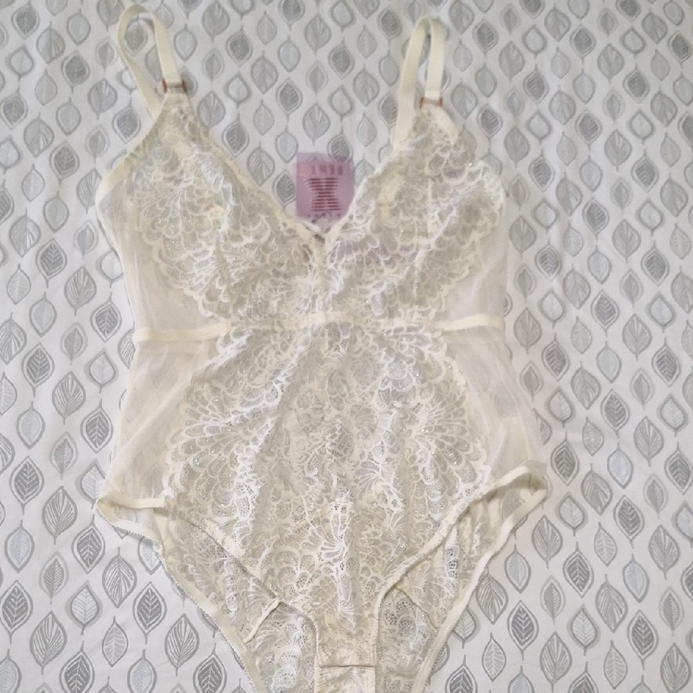 Savage X Fenty ivory lace bodysuit 2x